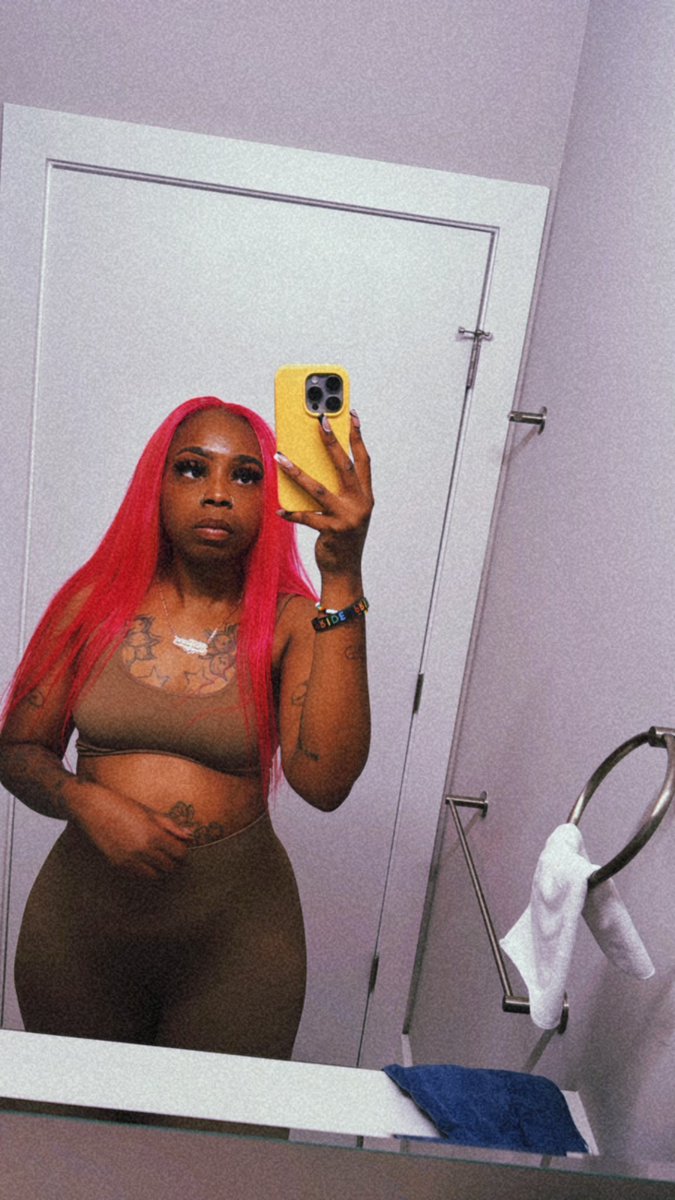 MILFdud's tweet photo. PINK 💕 https://t.co/U0aM0Xj2nY