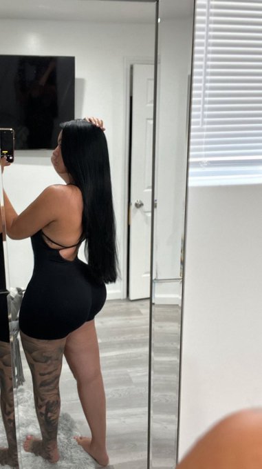 Long hair mami https://t.co/uIT9sUYVQK