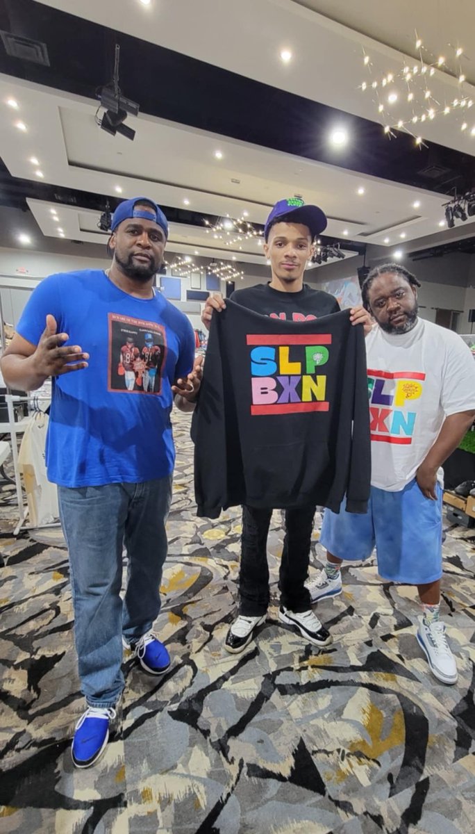 SlappzTV's tweet photo. SLAPPIN’ in from the Lace Up Sneaker Convention in H-Town!! https://t.co/w4eyIVmuDK