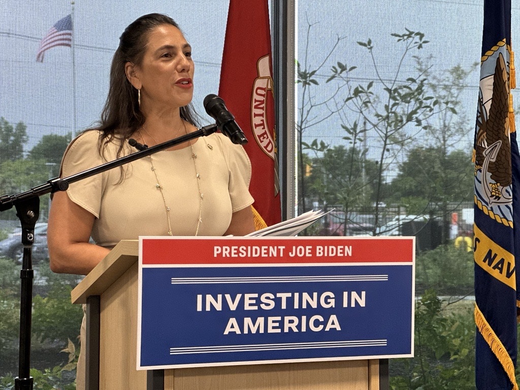 FTA_DOT's tweet photo. Alongside @COTABus and Columbus officials @Veevanterpool announced $22.8 million in FTA funding to help the agency buy new zero-emission buses. The buses will replace COTA’s aging fleet, bringing it 1 step closer to being fully electric by 2035! #busmonth https://t.co/LCEfC9CUlc https://t.co/HnQzbbHnZk