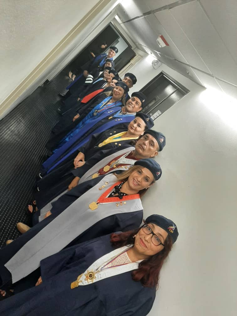 IdiomasubvZ's tweet photo. Felicitaciones a los graduandos de la UBV Zulia .Excelente organización de este acto de grado,gracias al personal de la sede Cacique Mara y a los entes involucrados para que fuera posible . https://t.co/AqWAmTluVm