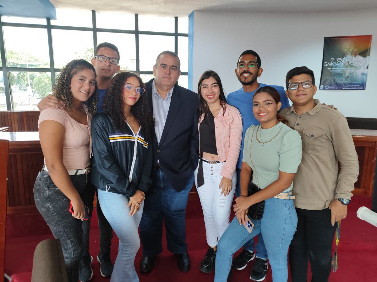 CojedesUNT1's tweet photo. Nuestro equipo de #UNTCojedes acompañados por el pdte. @VillanuevaUNT asistieron el día de hoy #10Jul a un taller de DDHH "Espacio Cívico en los Procesos Electorales", siendo el ponente Abog. Carlos Correa. 

Tema muy importante faltando 18 días para los comicios electorales. https://t.co/Q0Pr1Kafau
