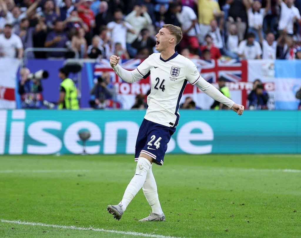 This is the 3rd time Cole Palmer is coming on to rescue England in this Euros. 

What an assist! Golden boy! 🏅❤️