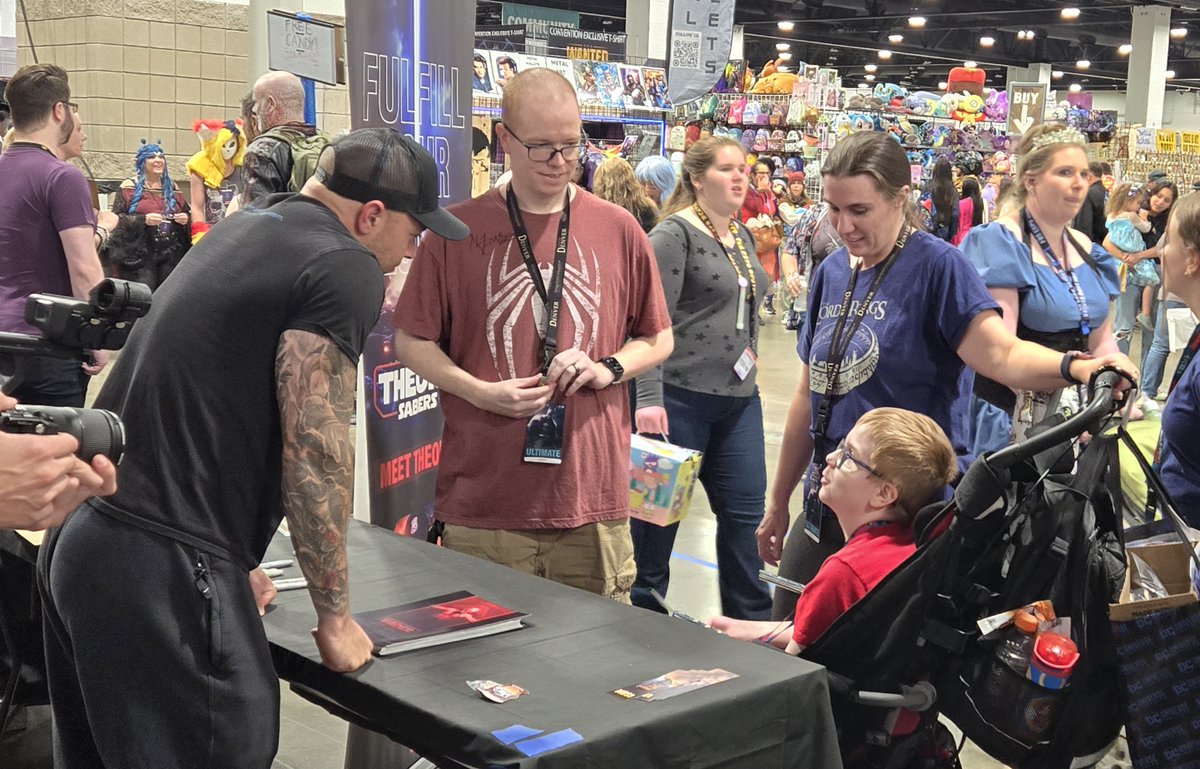 SengCenter's tweet photo. At #FANEXPODenver2024, @realswtheory joined @TheRippaverse booth.

Read @DenverGazette how this YouTube star is making waves with fans &amp; spreading love for George Lucas Star Wars 🌌⬇️

https://t.co/GLsAMWZTva

Full video interview w/ Theory coming soon!

#StarWars @FanExpoDenver https://t.co/zDYFTnSwMc