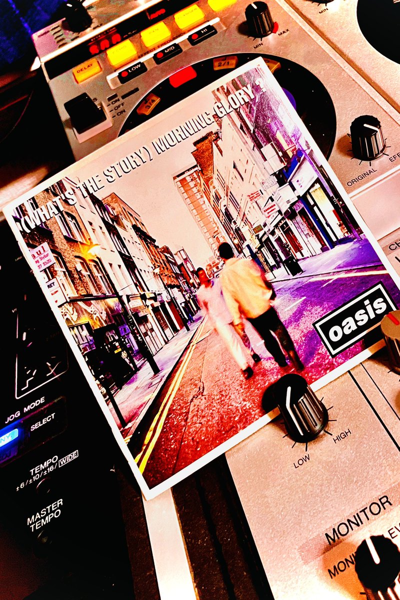 chokerjokers's tweet image. 表に出よう✨
　気持ちいい夏の日は☀️

過ぎた事で
　カッカするなよ💫

やり切れない過去…

振り返るのはやめよう🌈

#oasis #MorningGlory
#DontLookBackinAnger