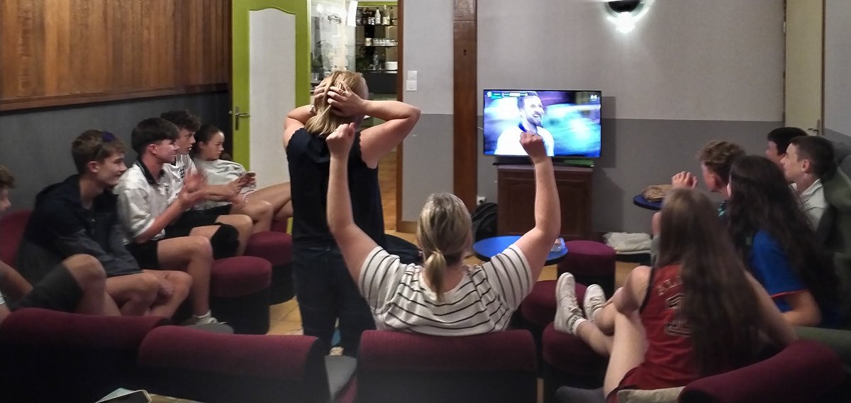 FrenchTGS's tweet photo. Bravo l'Angleterre!
"On est en finale, on est en finale, on est, on est, on est en finale!" 🎶 https://t.co/QLeqzeYneY