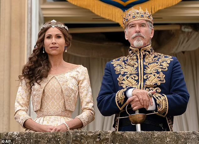 MagicHandz's tweet photo. Minnie Driver in #TARZAN #BeyondTheLights #CINDERELLA &amp; #TheBeekeeper https://t.co/8i64TlVkQM