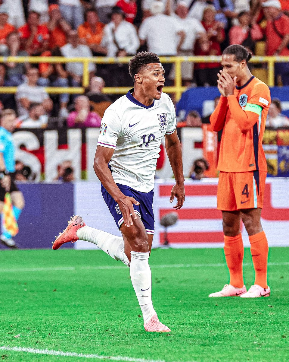 Footballtweet's tweet photo. OLLIE WATKINS WITH THE BEST FINISH OF THE TOURNAMENT! 

WORLD CLASS GOAL! 

#EURO2024 https://t.co/6KM4kWrxVK