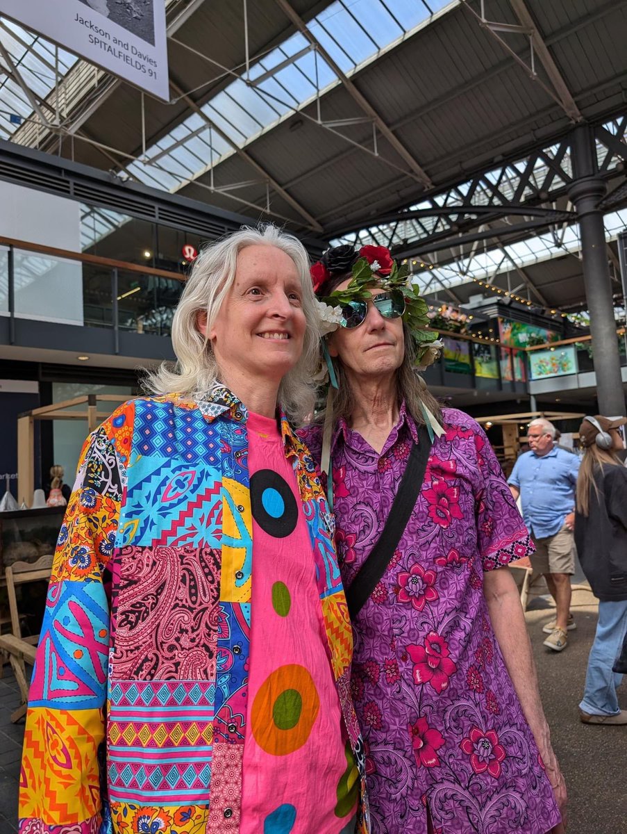 dyslxicRant's tweet photo. What would I do without these amazing people bringing so much colour and joy to my life?! #colours #colourwalk #colourwalklondon #art #artist #ArtistsOfTwitter https://t.co/qJi44hJl5R