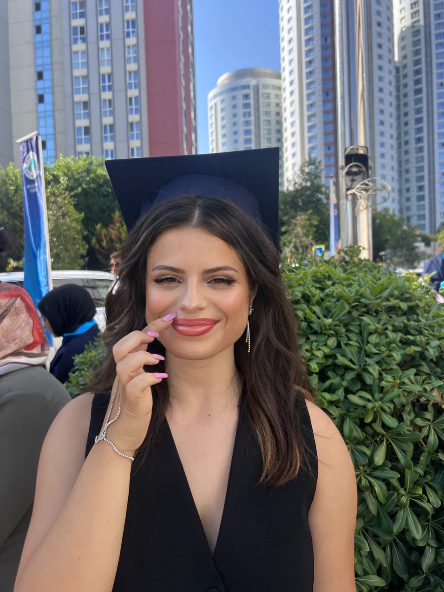 cerenaltt's tweet photo. 🎓 https://t.co/HE7Bo37nV6