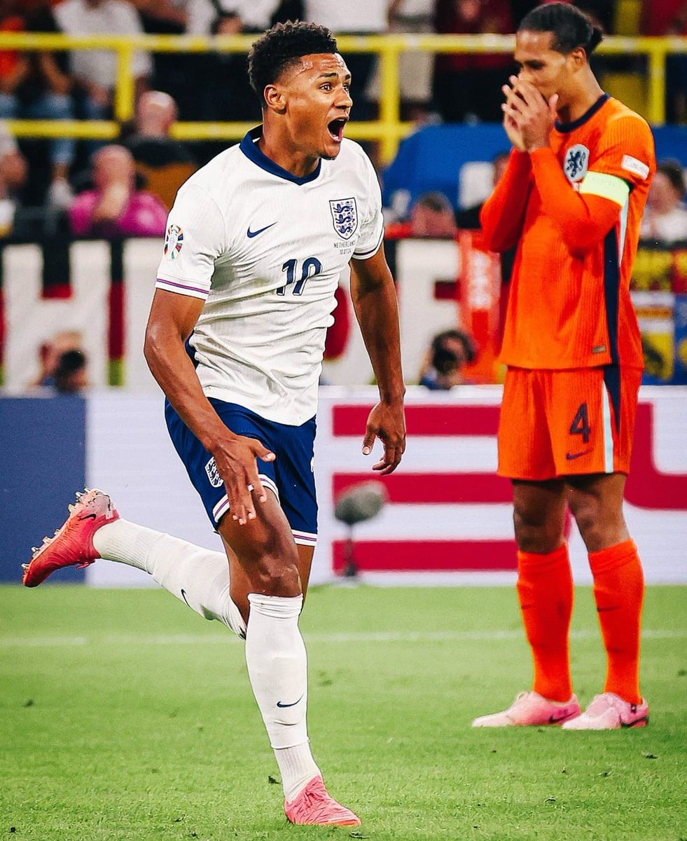 Hang it in the Louvre! 

#avfc #utv #eng