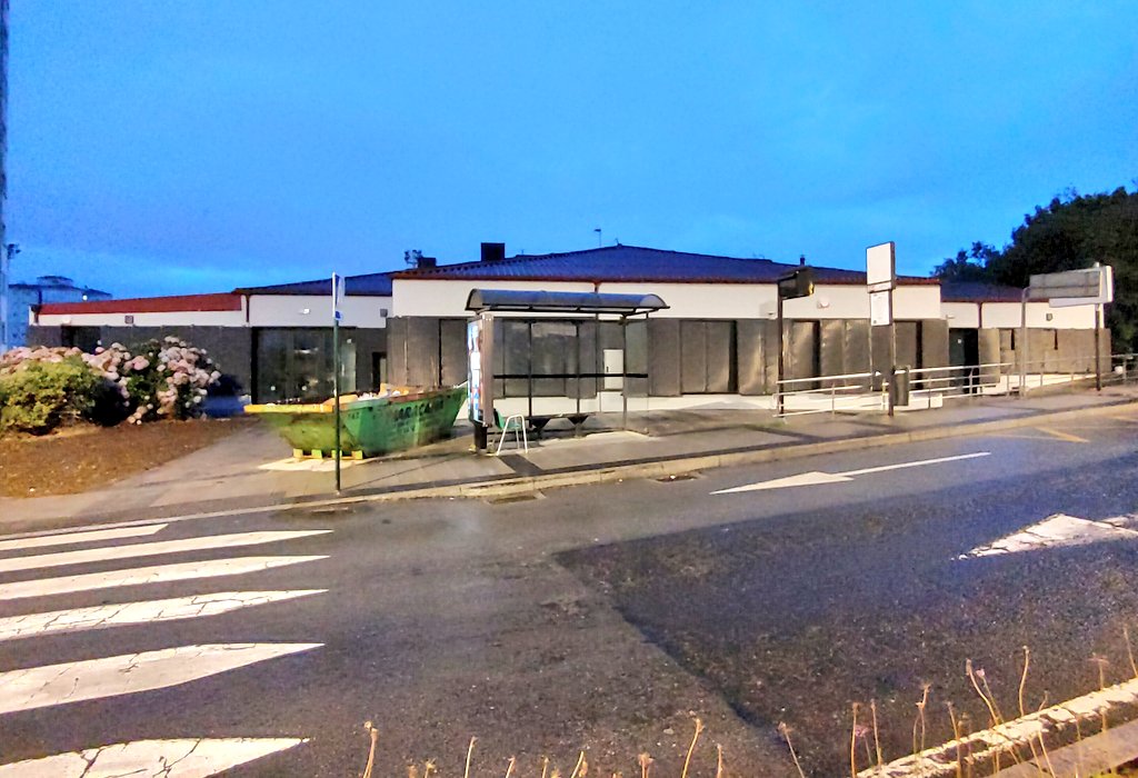 EloyTP's tweet image. #Coruña - Finalizando la reforma del Centro Cívico del Birloque.

Hoy se quitaron las vallas 🚧 del exterior.