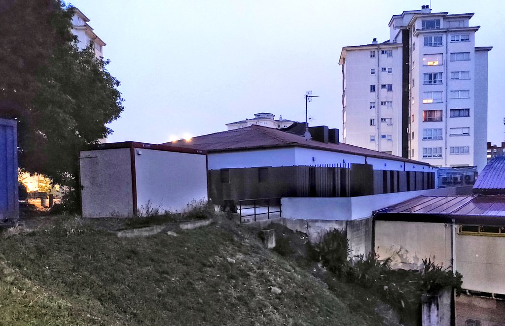 EloyTP's tweet image. #Coruña - Finalizando la reforma del Centro Cívico del Birloque.

Hoy se quitaron las vallas 🚧 del exterior.