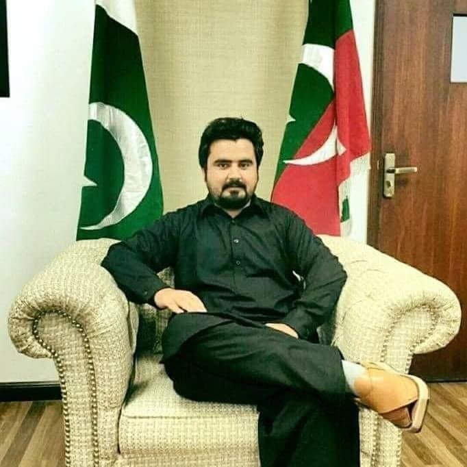 پشتون تخفظ موومنٹ کے گیلامن وزیر آج وفات پاگئے!

ان پر قاتلانہ حملہ کرنے والا آزاد داوڑ امارات فرار ہوگیا ہے۔

آزاد داوڑ تحریک انصاف کا کارکن اور ٹکٹ ہولڈر بھی رہا

اسکو کس ائیرپورٹ سے فرار کروایا گیا اور کس نے سہولت کاری کی؟ یہ تمام تفصیلات سامنے لائی جائیں

#GilamanWazir