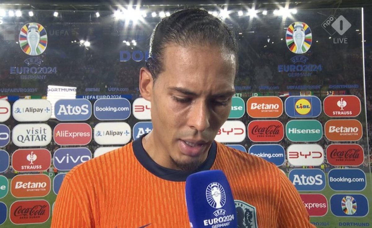 centregoals's tweet photo. 🚨🚨🎙️| Virgil van Dijk: "The referee ran back inside straight after the full-time whistle, that says a lot." 😳

[via @TheEuropeanLad] https://t.co/rp6LR7lDC1