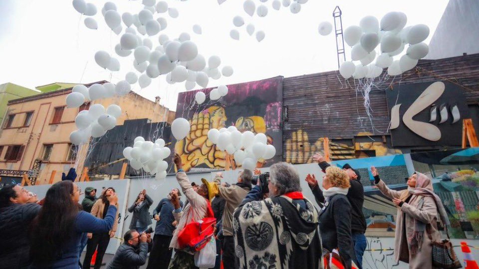 choquei's tweet photo. 🚨BRASIL: O prédio da Boate Kiss começou a ser demolido 11 anos após a tragédia que matou 242 pessoas em Santa Maria, no Rio Grande do Sul.

No local, será construído um memorial em homenagem às vítimas. https://t.co/SxTjSyWwvX