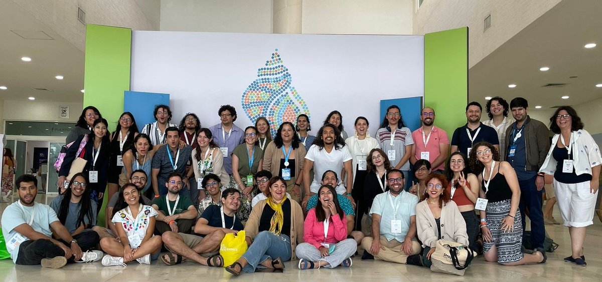 LIIGH_UNAM's tweet photo. Great representation of LIIGH investigators and students at #SMBE2024 @OfficialSMBE as well as many graduates from the Genomics Sciences Undergraduate Program of UNAM @lcgejunam @lcgunam that are now investigators or pursuing graduate training around the world! #MexicanGenomics🇲🇽 https://t.co/RdxNUP1SCg