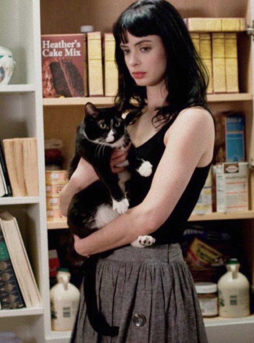 amouregulus's tweet photo. she’s so regulus black https://t.co/3qLaxkwvVD