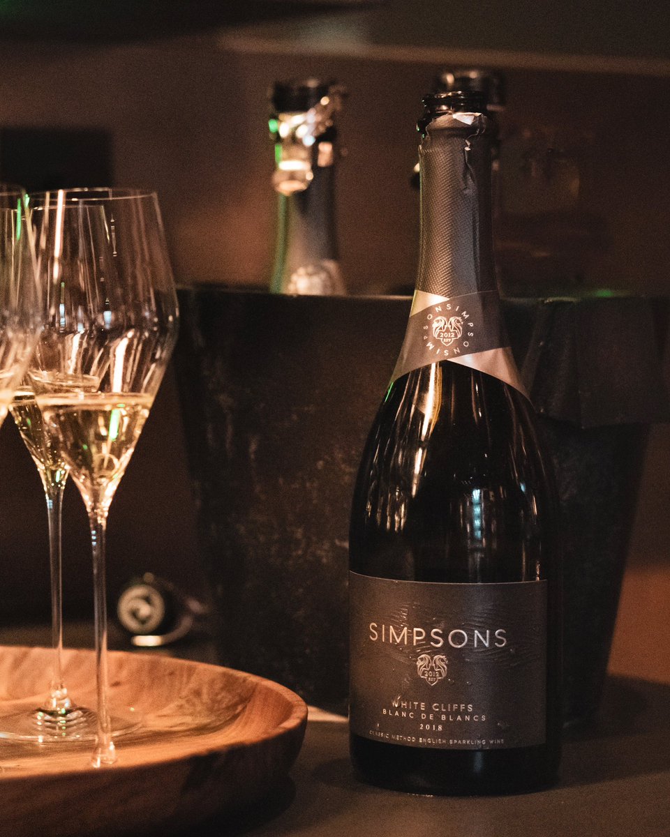 Quite the finale to this #EnglishWineWednesday!

We hope corks will be popping to celebrate! Sunday will see both the #Euros and #Wimbledon finals - the perfect opportunity to raise a glass with something exquisitely English. 

Shop here: simpsonswine.com/pages/shop-all