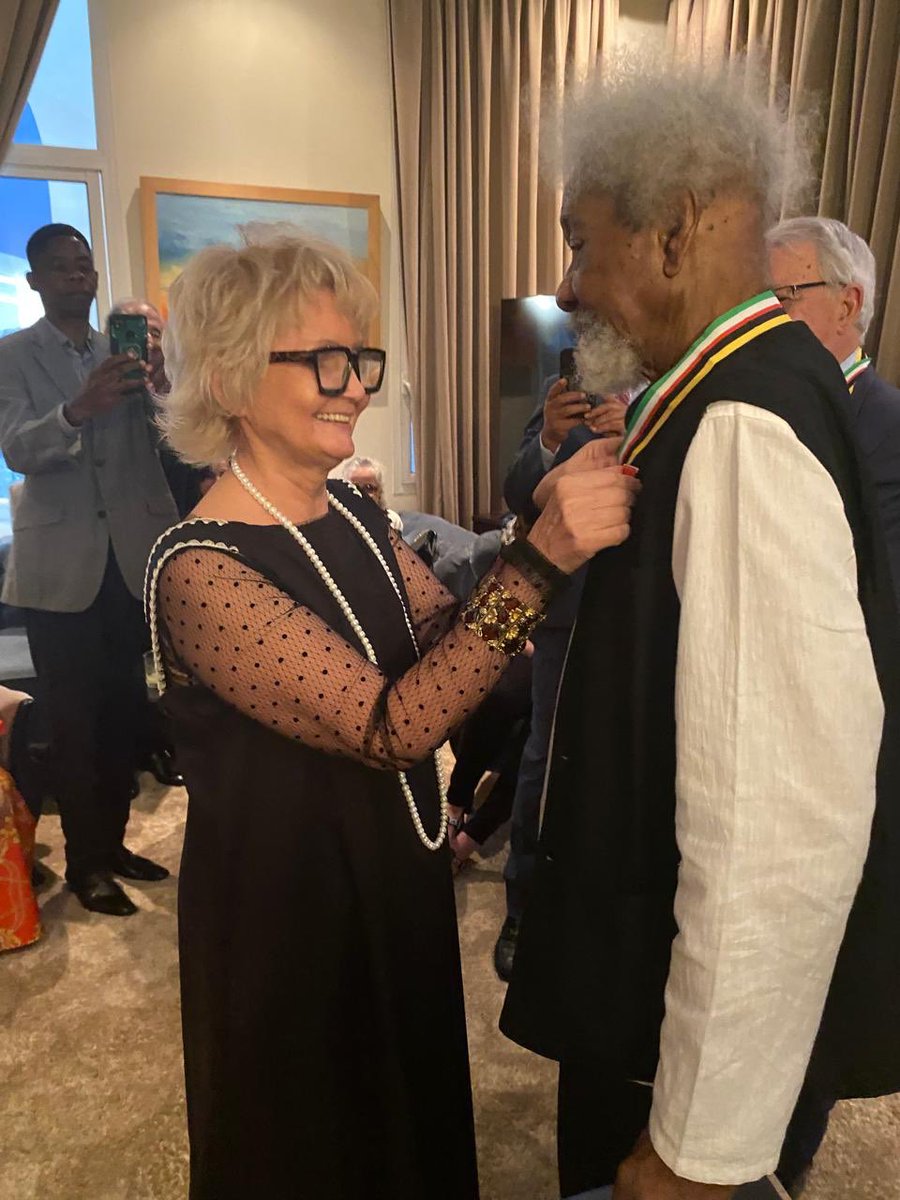 Yesterday, at the Academy of the Kingdom of Morroco, Prof Wole Soyinka was awarded the Gold Medal "For his contribution to the development of world literature". It presented by Margarita Al, President of the World Organization of Writers (WOW).
#WoleSoyinka90