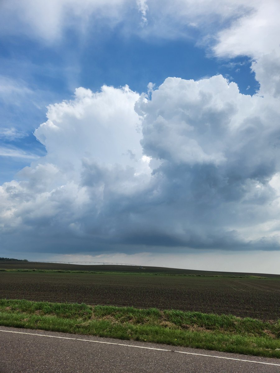 RemingtonBen's tweet photo. Neat little airmass thunderstorm near Farmington, MN #mnwx https://t.co/OzoXoIBy2m
