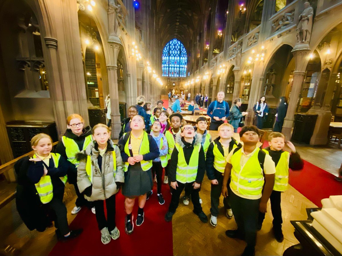 SaviourPrimary's tweet image. Just WOW!! @TheJohnRylands #lifechanginglibraries
