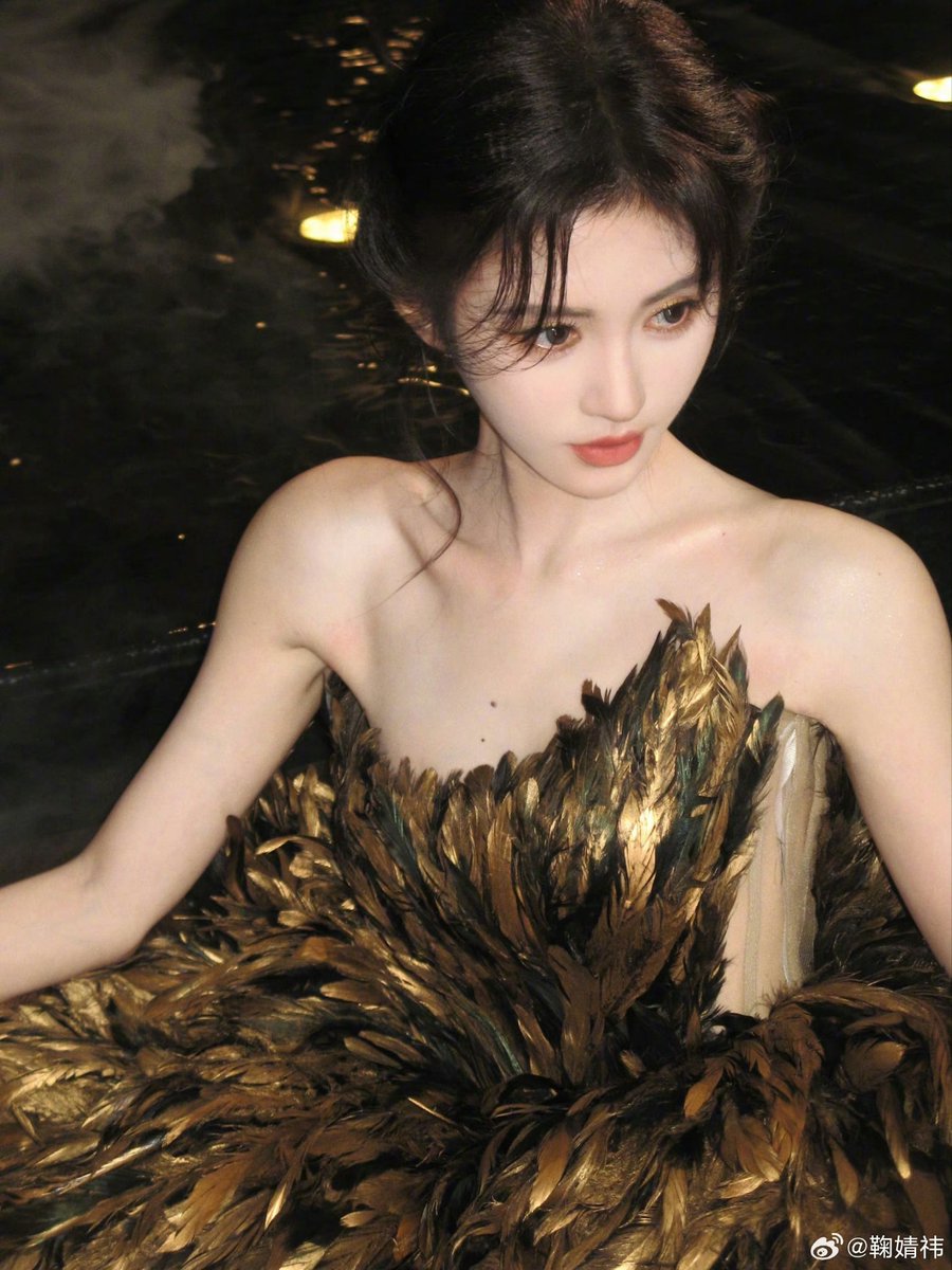 鞠妈一场glass，珠宝，裙子，化妆师，全都是新的开始😘敬自由 https://t.co/Bc8Aty8y5R