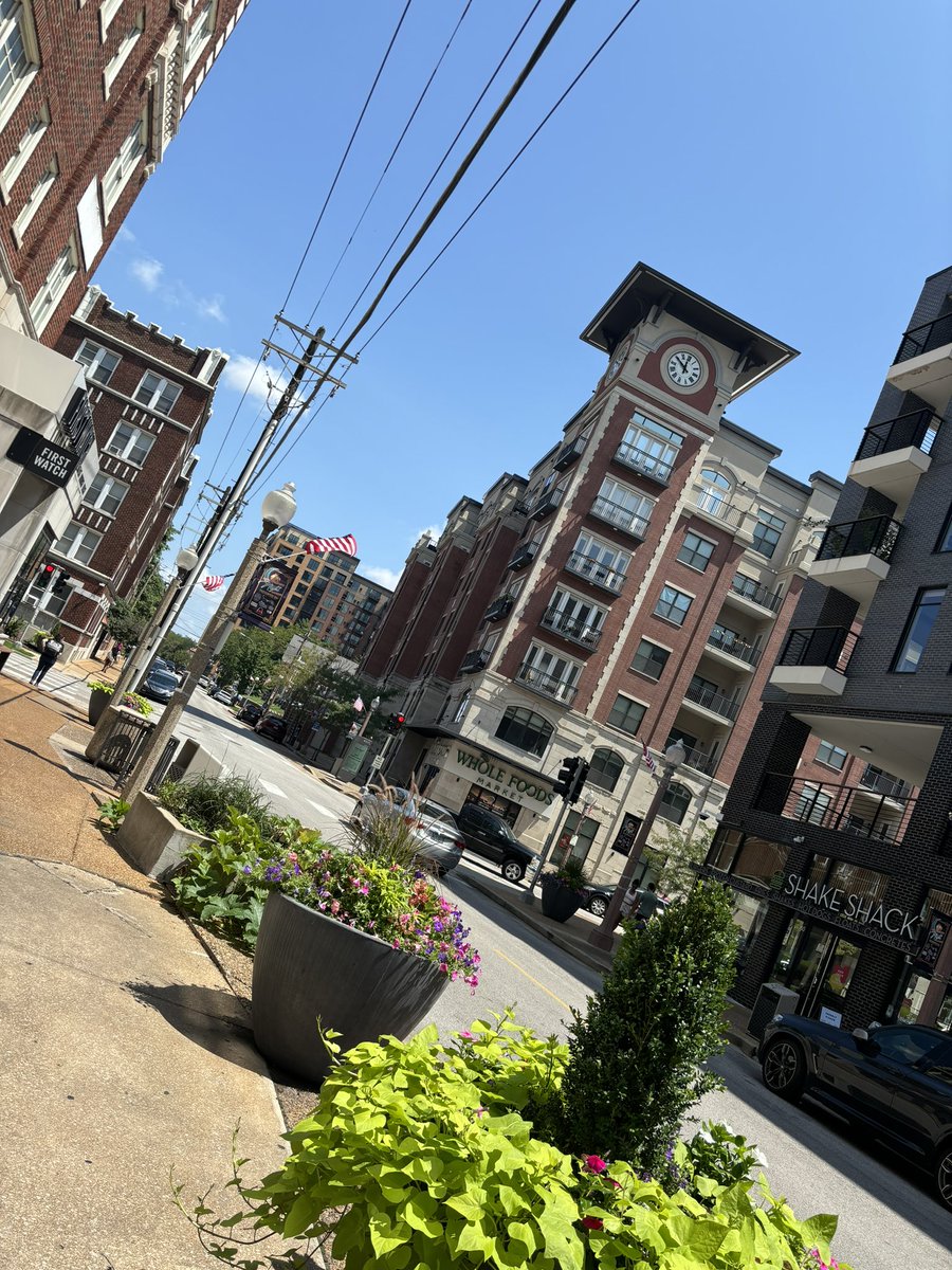 HOLLYandherEGO's tweet image. In my old neighborhood forever a city girl #CWE ♥️♥️♥️