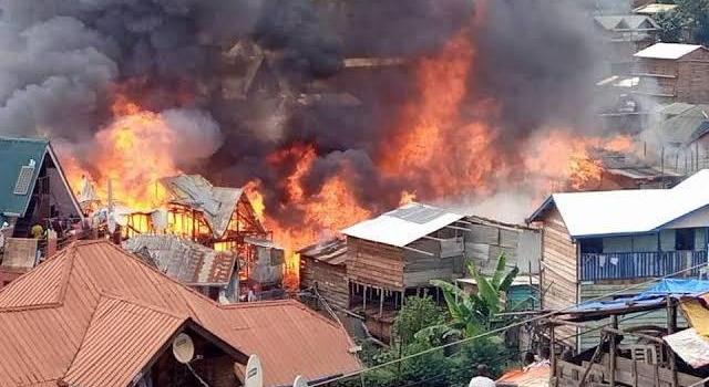 FidelesNgabo's tweet photo. Un geste de cœur, soucieuse des affreux de la nature qui geutte la population Bukavienne en ce jour ,des incendies à répétition, la femme de cœur Mme @grace_ngabo pose un acte d'amour et de compassion en faveur des victimes #Irambo,#Mukonzi,#Bizimana... https://t.co/1mMxGBhdlY