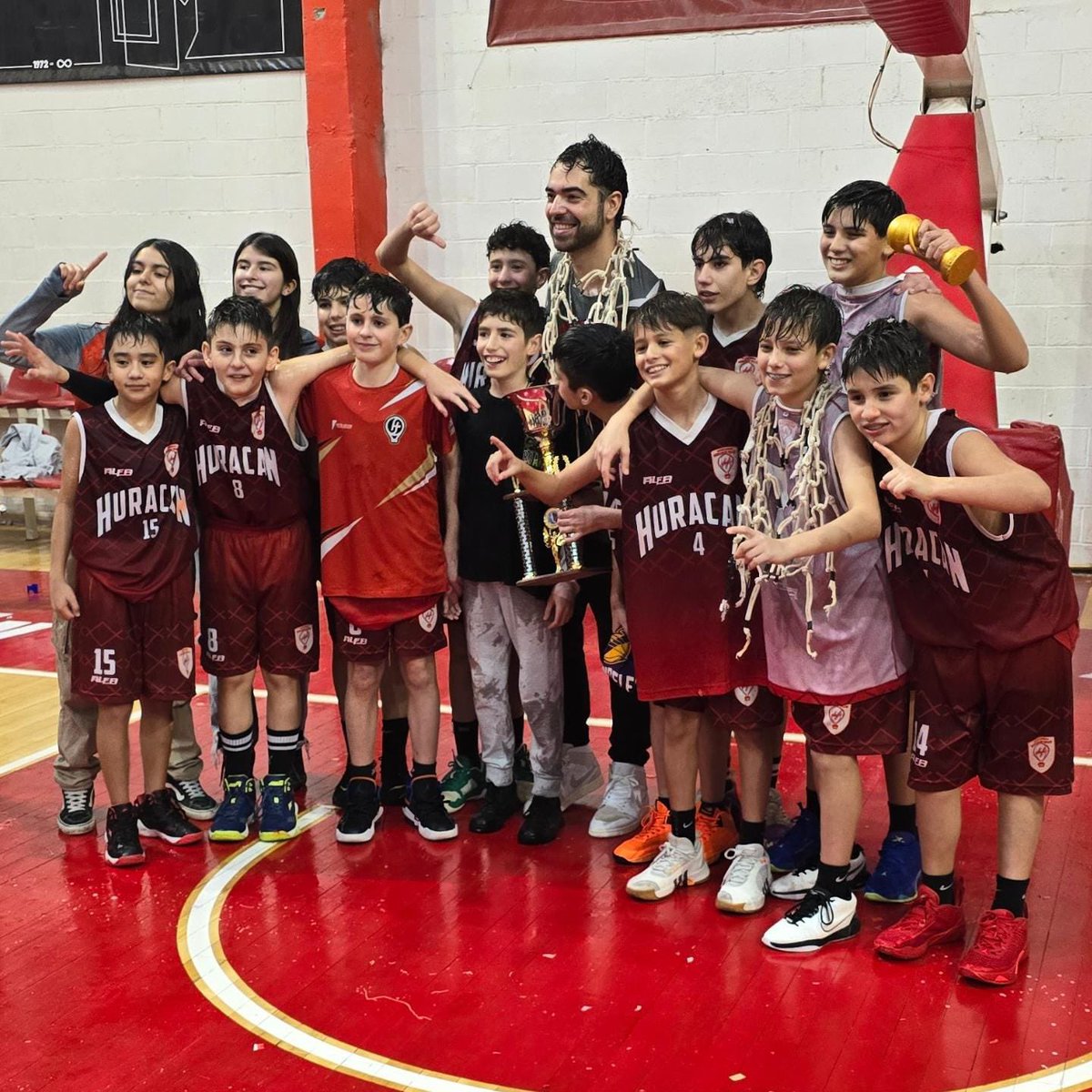 HuracanTrelew's tweet photo. 🏆 LA U12 CAMPEONA!

Frente a @BrownDeMadryn y de local, los chicos se consagraron campeones del Apertura ABECH 2024 con un triunfo 92 - 83.

Gracias a la familia del mas lindo de la Patagonia por acompañarnos!

💪 DALE CAMPEÓN! https://t.co/ixDttLbAWs