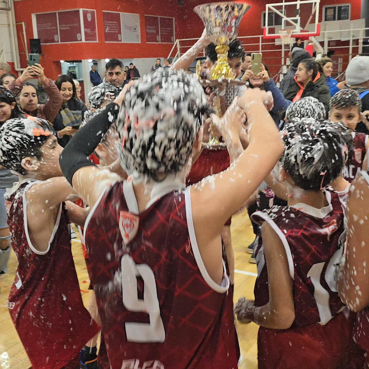 HuracanTrelew's tweet photo. 🏆 LA U12 CAMPEONA!

Frente a @BrownDeMadryn y de local, los chicos se consagraron campeones del Apertura ABECH 2024 con un triunfo 92 - 83.

Gracias a la familia del mas lindo de la Patagonia por acompañarnos!

💪 DALE CAMPEÓN! https://t.co/ixDttLbAWs