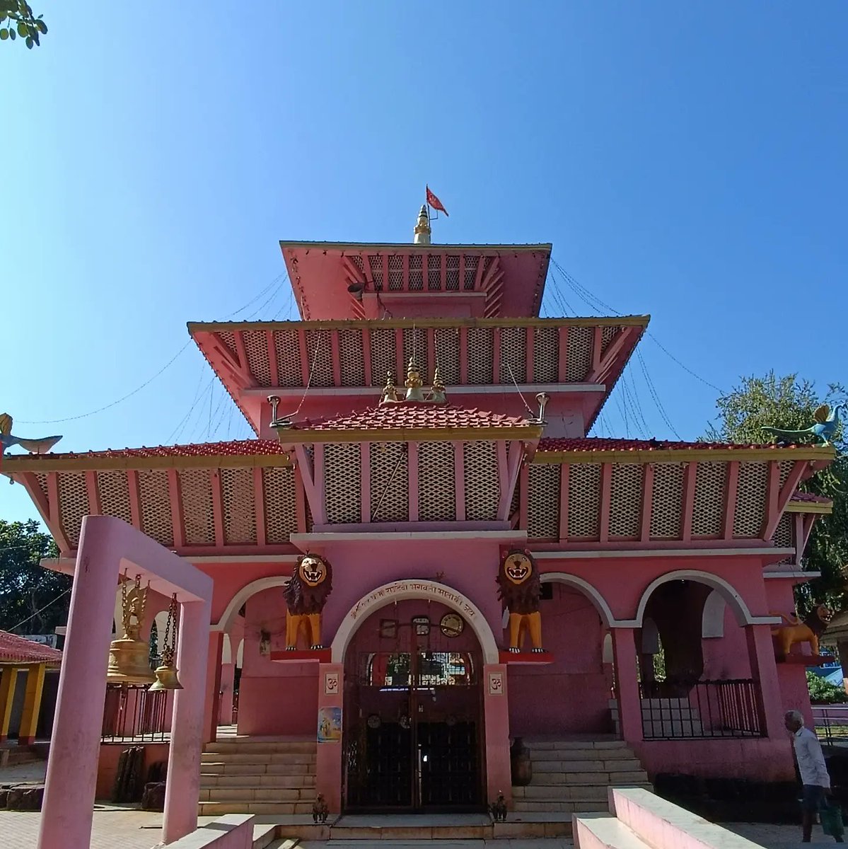 sankuchy's tweet photo. #RajDevi Temple, Rajbiraj. Was the city's name derived from the temple's name? #EverydayNepal https://t.co/CsNahqTq0Q