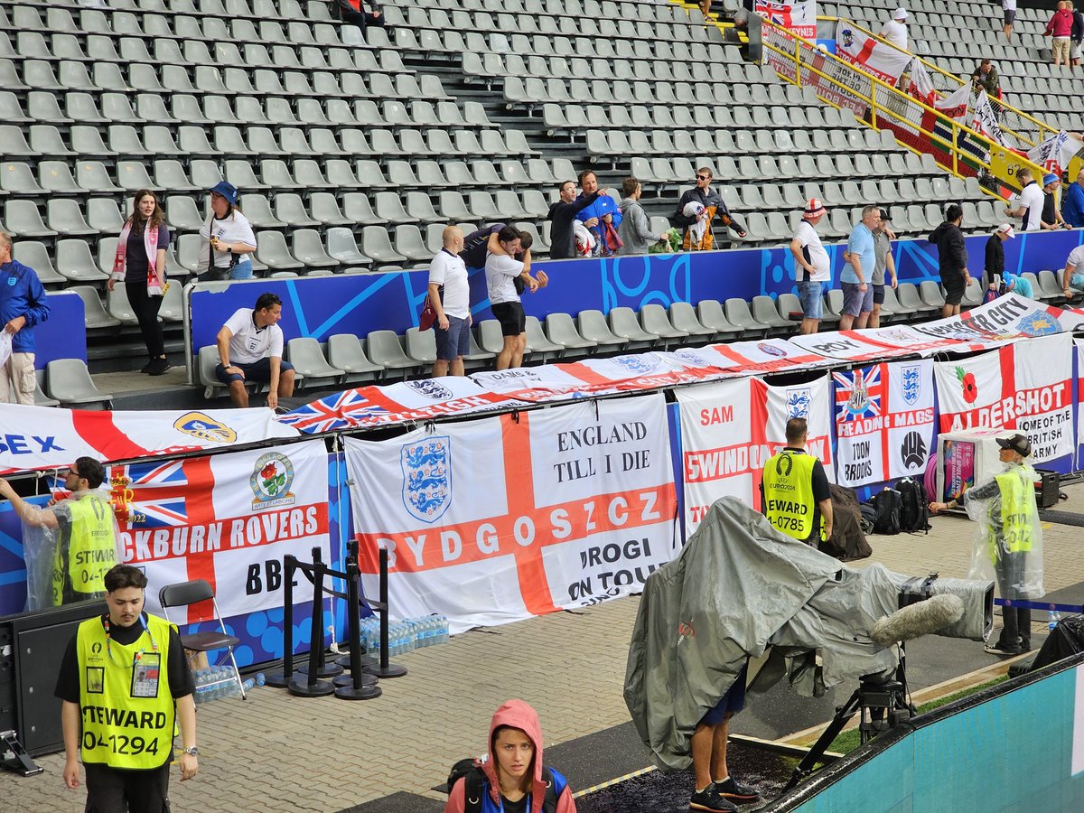 drogowski's tweet photo. #holeng 🏴⚽️
#gstk #followenglandaway #england #englandawaydays #EURO2024 https://t.co/tzV5Qm7TlN
