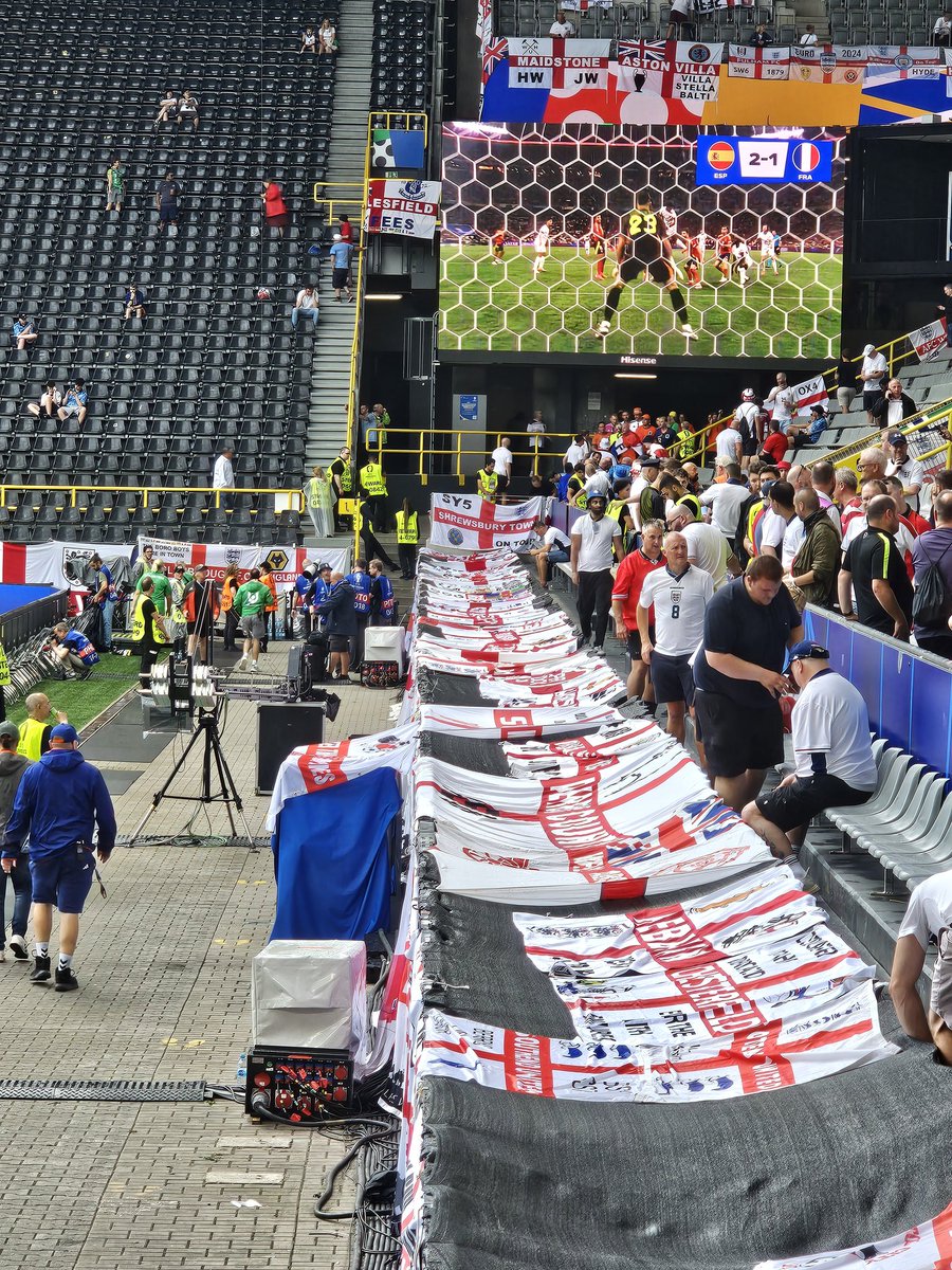 drogowski's tweet photo. #holeng 🏴⚽️
#gstk #followenglandaway #england #englandawaydays #EURO2024 https://t.co/tzV5Qm7TlN