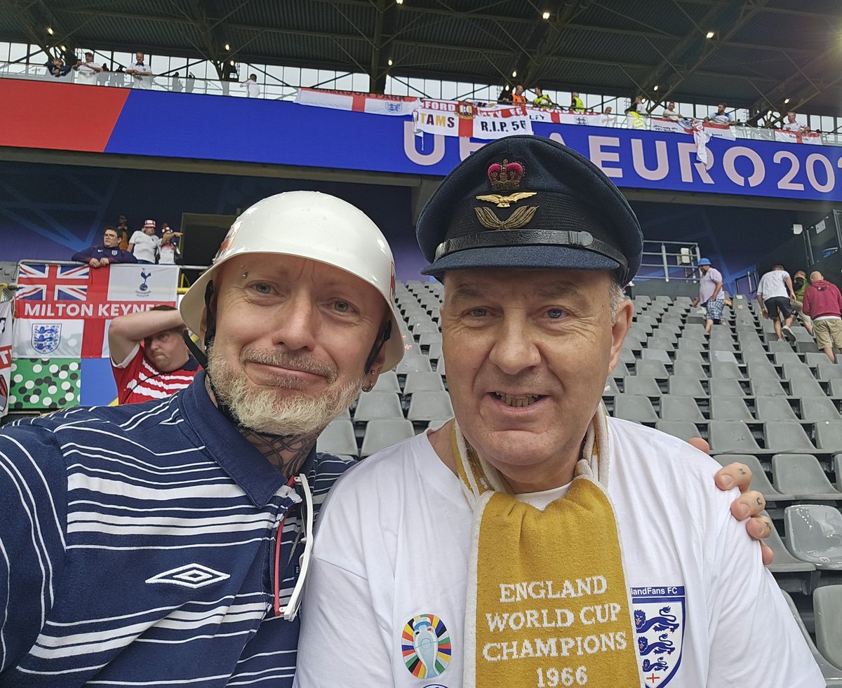 drogowski's tweet photo. #holeng 🏴⚽️
#gstk #followenglandaway #england #englandawaydays #EURO2024 https://t.co/tzV5Qm7TlN