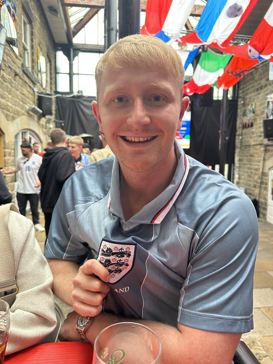 fletchertindall's tweet photo. #SSNThreeLions 

Bobby K https://t.co/egKZYofJzZ