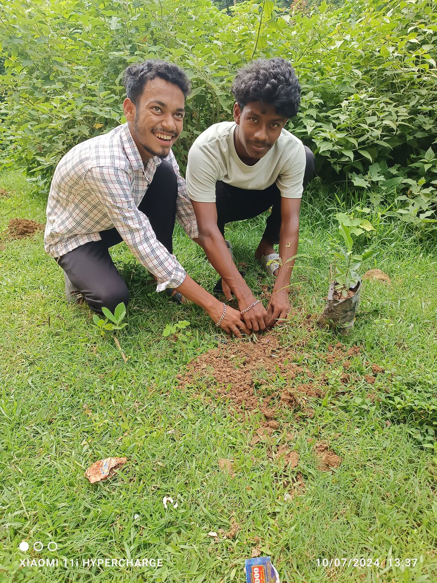 Sfd4tripura's tweet photo. গতকাল রাষ্ট্রিয় বিদ্যার্থী দিবস উপলক্ষে আজ SFD  তেলিয়ামুড়া নগর শাখার অন্তর্গত মোহড়ছড়া দ্ধাদশ শ্রেনী বিদ্যালয় ইউনিটের উদ্যোগে বিদ্যালয় প্রাঙ্গনে বৃক্ষরোপন করা হয়।।। 
#StudentsForDevelopment 
#ABVP76 https://t.co/Omg04XIHh7