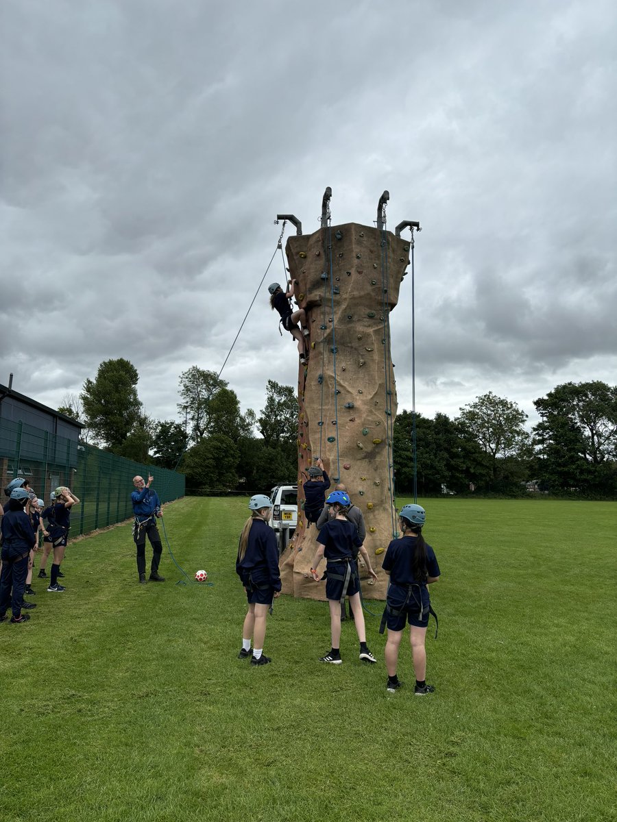 TheDerbyHighPE's tweet photo. Today we rewarded the students who have shown commitment to The Derby Diploma Sports enrichment offer with an afternoon of climbing, ultimate frisbee, touch rugby and football. Thank you @StuartIgoe1 and Alternative Adventure #inspiredtomakeadifference https://t.co/tcUsg4tVNB