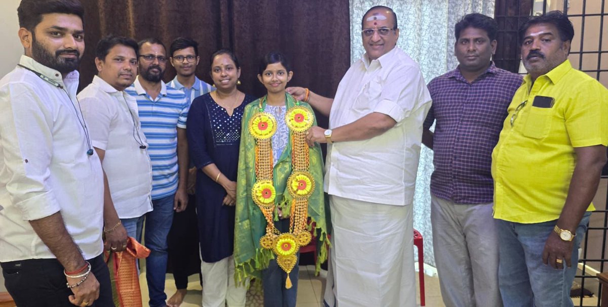 ChengaiNorthIT's tweet photo. TNEA பொறியியல் தரவரிசை 2024 முடிவில் மாநிலத்தில் முதல் இடத்தை பிடித்த தாம்பரம் செம்பாக்கம் பகுதியை சேர்ந்த N.தோஷிதா லட்சுமி அவர்களை நேரில் சந்தித்து வாழ்த்துக்கள் தெரிவித்த போது , மாநிலத் தலைவர் திரு K. அண்ணாமலை Ex.IPS அவர்கள் வீடியோ கால் மூலமாக அவருடைய வாழ்த்துக்களை https://t.co/HydiyOo9Q7