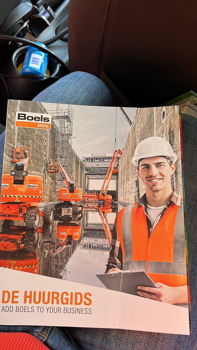 Vriendin_vann's tweet image. Zo dan #boels doet ook op t water zn spul wegzetten 
Nooit opgevallen 
#binnenvaart