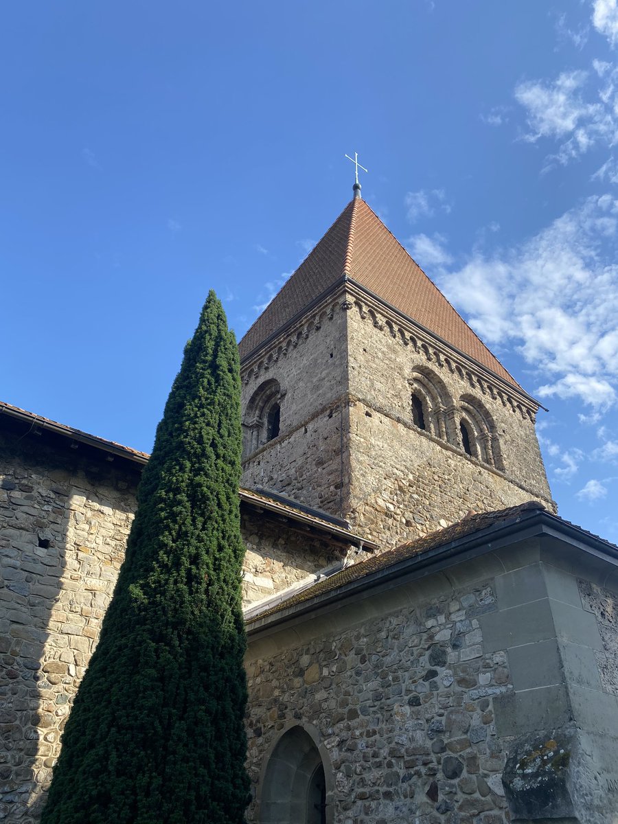 Madame_Poppins's tweet photo. J’ai intérieurement hurlé « protêt » : le mec se fait tirer par son chien sur sa planche à roulettes, il triche à l’épreuve #MarcheUneHeure ! #Vidy #Lausanne #StSulpice https://t.co/7H5OUXNrPq