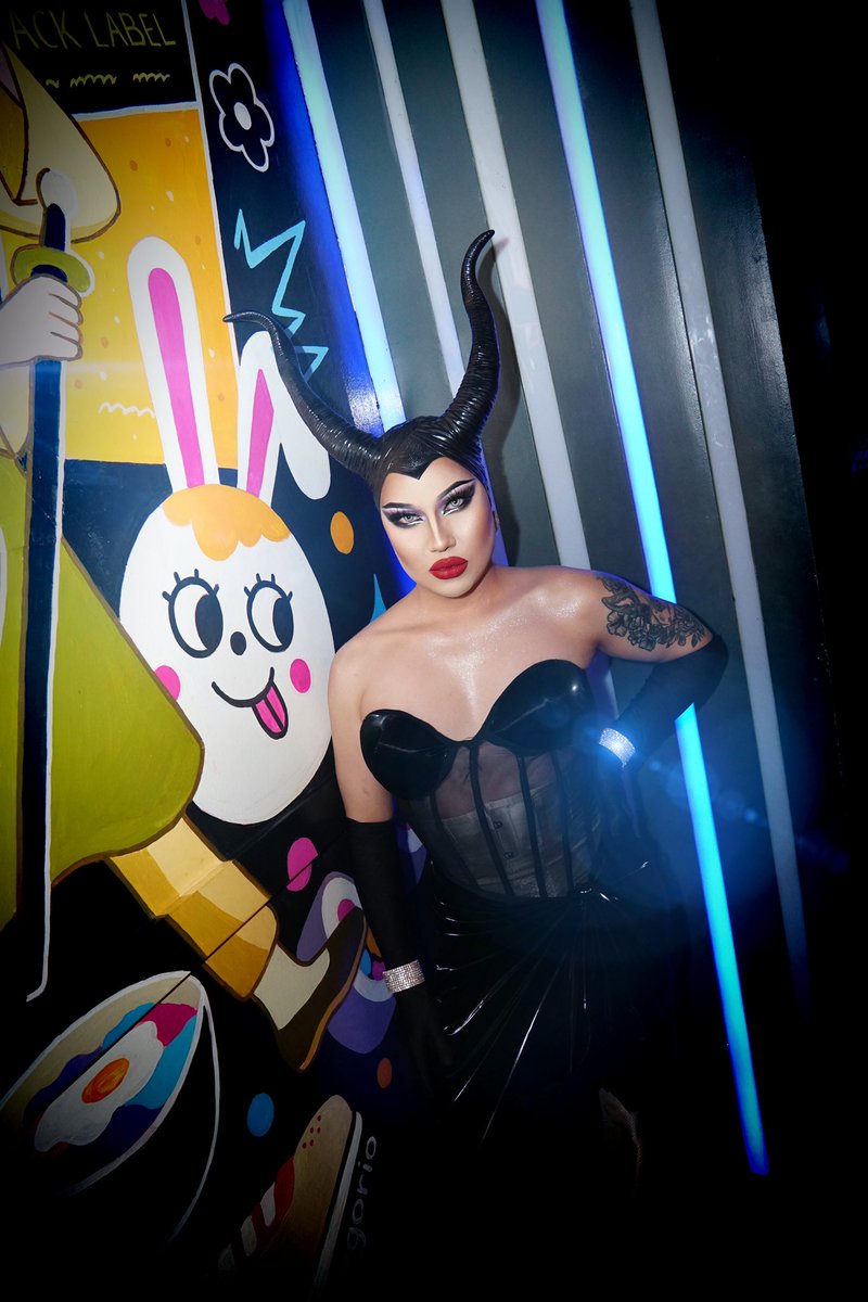 iwantruthqanal's tweet photo. Villains aren’t born. Darling, they’re made. 😈
#keepdragalive
#DragRacePH https://t.co/45GnHj9EBZ