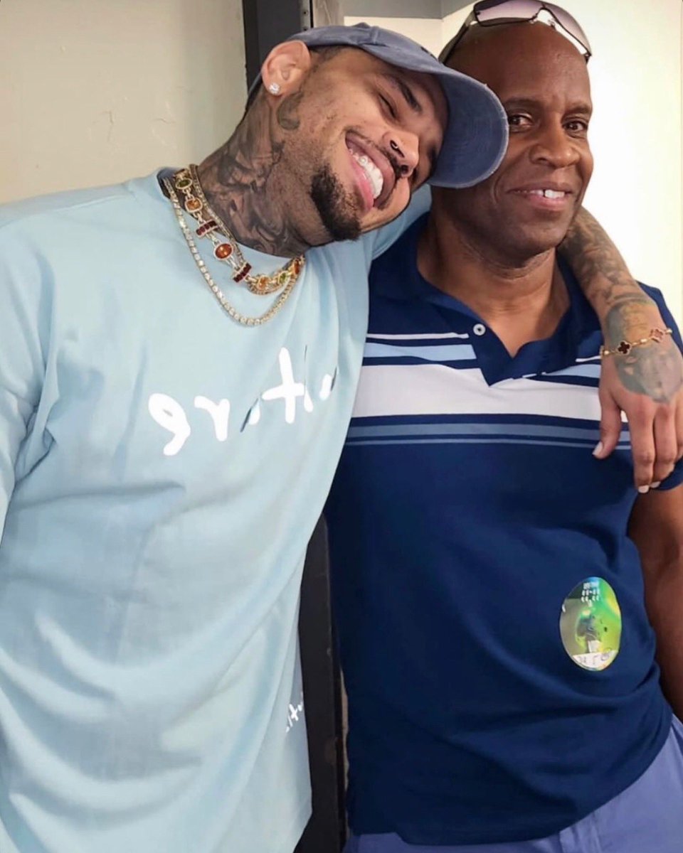 ClockNBreezyTV's tweet photo. Chris Brown &amp; the fam in his hometown VA❤️ https://t.co/BbauOLDfqh