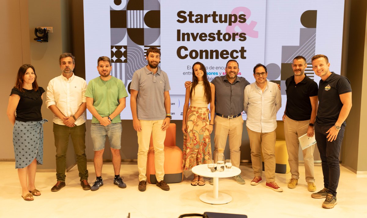 vlciconnect's tweet photo. #SIConnect Y... 🏆 @WorldChallengeG es la ganadora de la Pitch Competition 🚀 ¡Enhorabuena! 
También a #EditorialAula @itbook_es y @Lodgerin_

¡Hasta la próxima #SIConnect! El evento de @VLCInnovation y @BStartup con apoyo de
@Startup_VLC @ceeivalencia @Startupxplore @CatedraCe https://t.co/YEM7LtWPEm