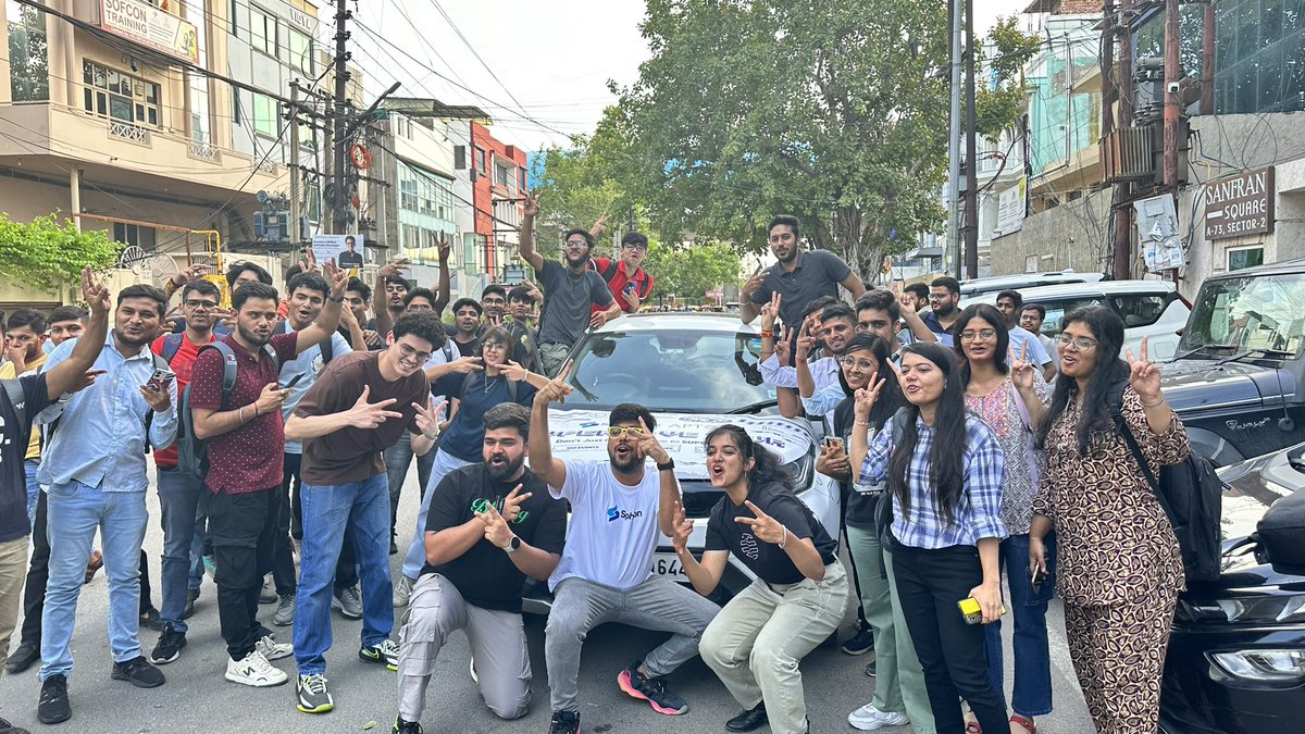 blockchainbalak's tweet photo. If you catch the #supermove car in your city means we are on the move! 🤞 https://t.co/6ZVnNk0F8C