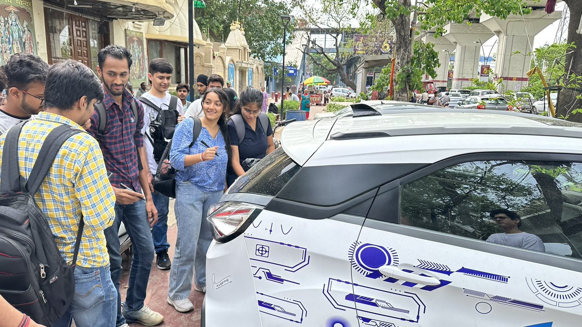 blockchainbalak's tweet photo. If you catch the #supermove car in your city means we are on the move! 🤞 https://t.co/6ZVnNk0F8C