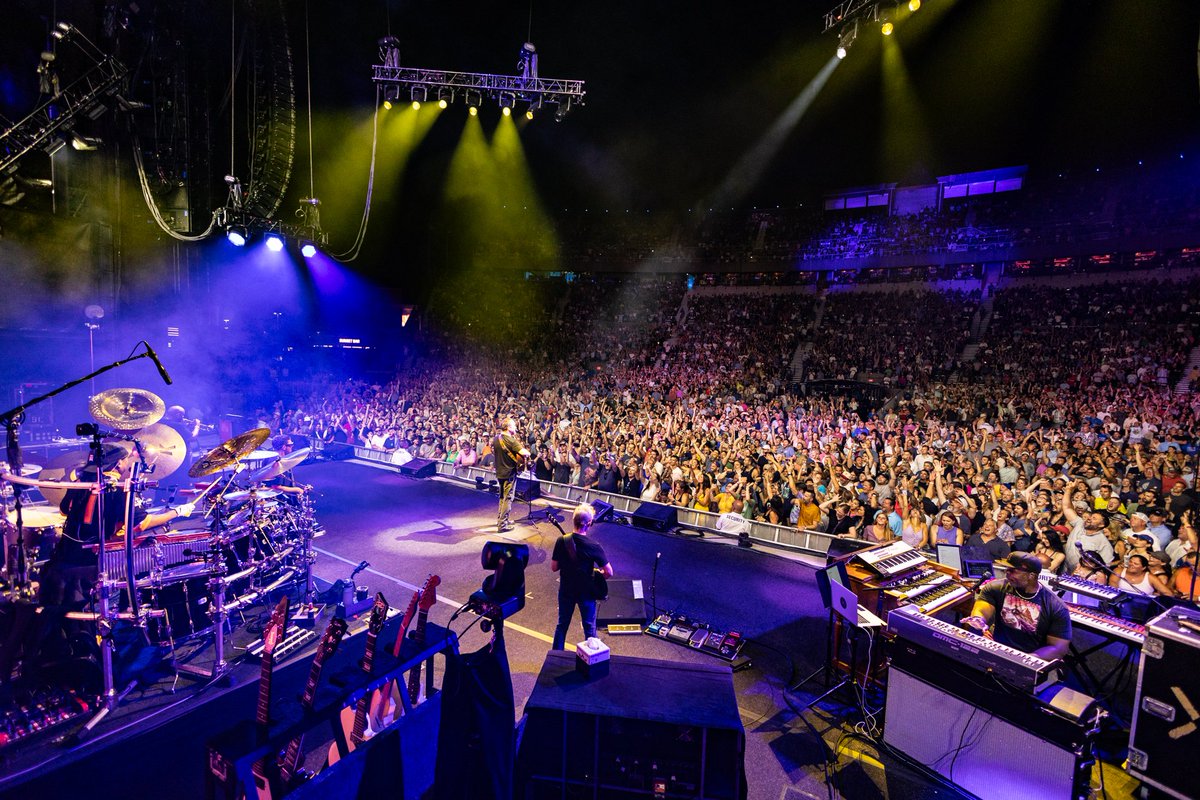 davematthewsbnd's tweet image. This is how it looked yesterday at the sold out Northwell Health at Jones Beach Theater in Wantagh, NY. Tonight #DMB2024 hits Holmdel, NJ. #SeeYouOnTheRoad

📸 @rodrigodmbrasil