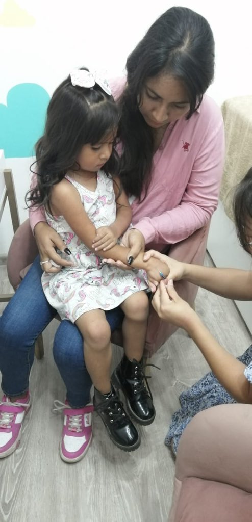 Toma de muestra para estudio #ExomaAmpliado por sospecha de diagnóstico de #Glucogenosis tipo 1b de #Emma de 5 años de edad, tratada anteriormente por enfermedad del hígado sin mejoría alguna. Lo anterior es posible gracias a tus aportaciones #JuntosporlaSaludInfantil