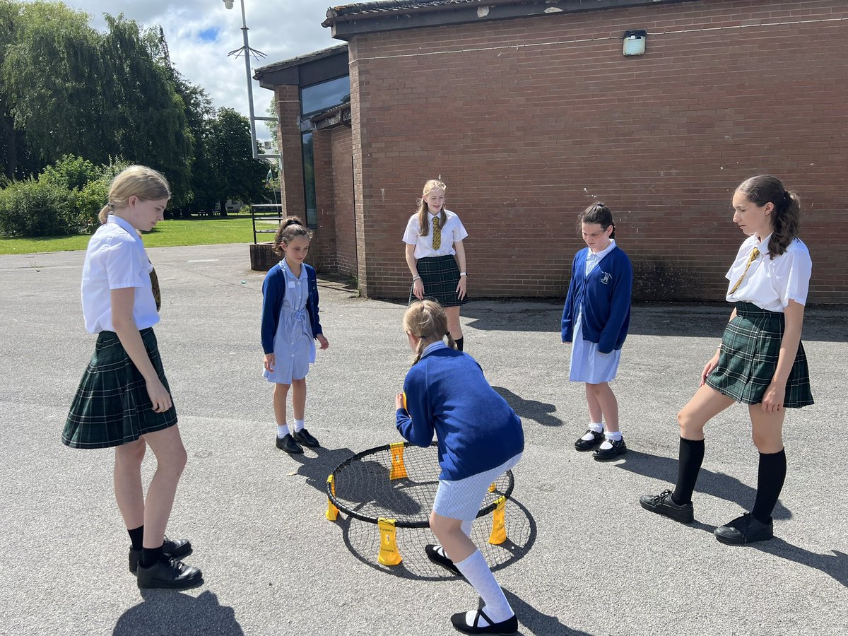 rofftschool's tweet photo. Blwyddyn 5 had a fantastic day at @darlandhigh today for their taster day - we learned BSL, did team building skills, PE and Welsh! Diolch yn fawr ✨ https://t.co/jy44ARXXyr