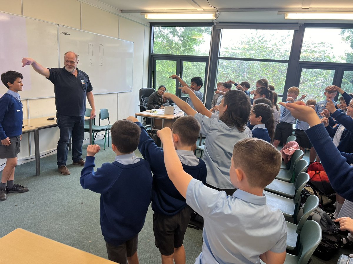 rofftschool's tweet photo. Blwyddyn 5 had a fantastic day at @darlandhigh today for their taster day - we learned BSL, did team building skills, PE and Welsh! Diolch yn fawr ✨ https://t.co/jy44ARXXyr